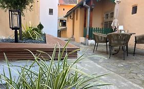 Green House Podul Minciunilor